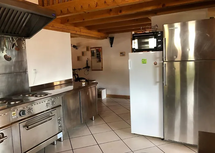 Central Hostel Chatel ホステル