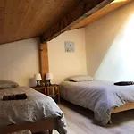 Central Hostel Chatel Albergue *