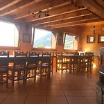 Central Hostel Chatel Albergue