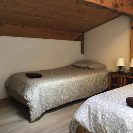 אכסניה Central Hostel Chatel