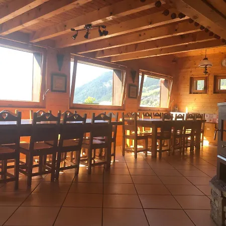 Central Hostel Chatel אכסניה