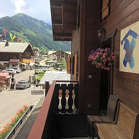 Central Hostel Chatel Шатель